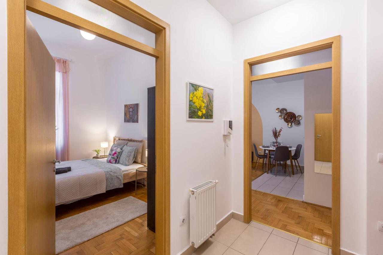 Cozy Home By Bella In The Heart Of Budapeste Exterior foto