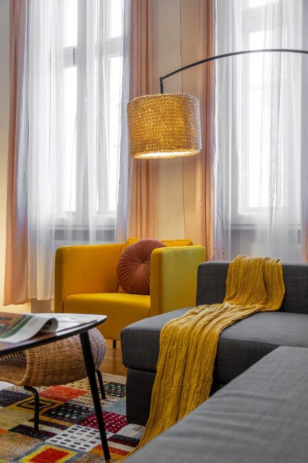 Cozy Home By Bella In The Heart Of Budapeste Exterior foto