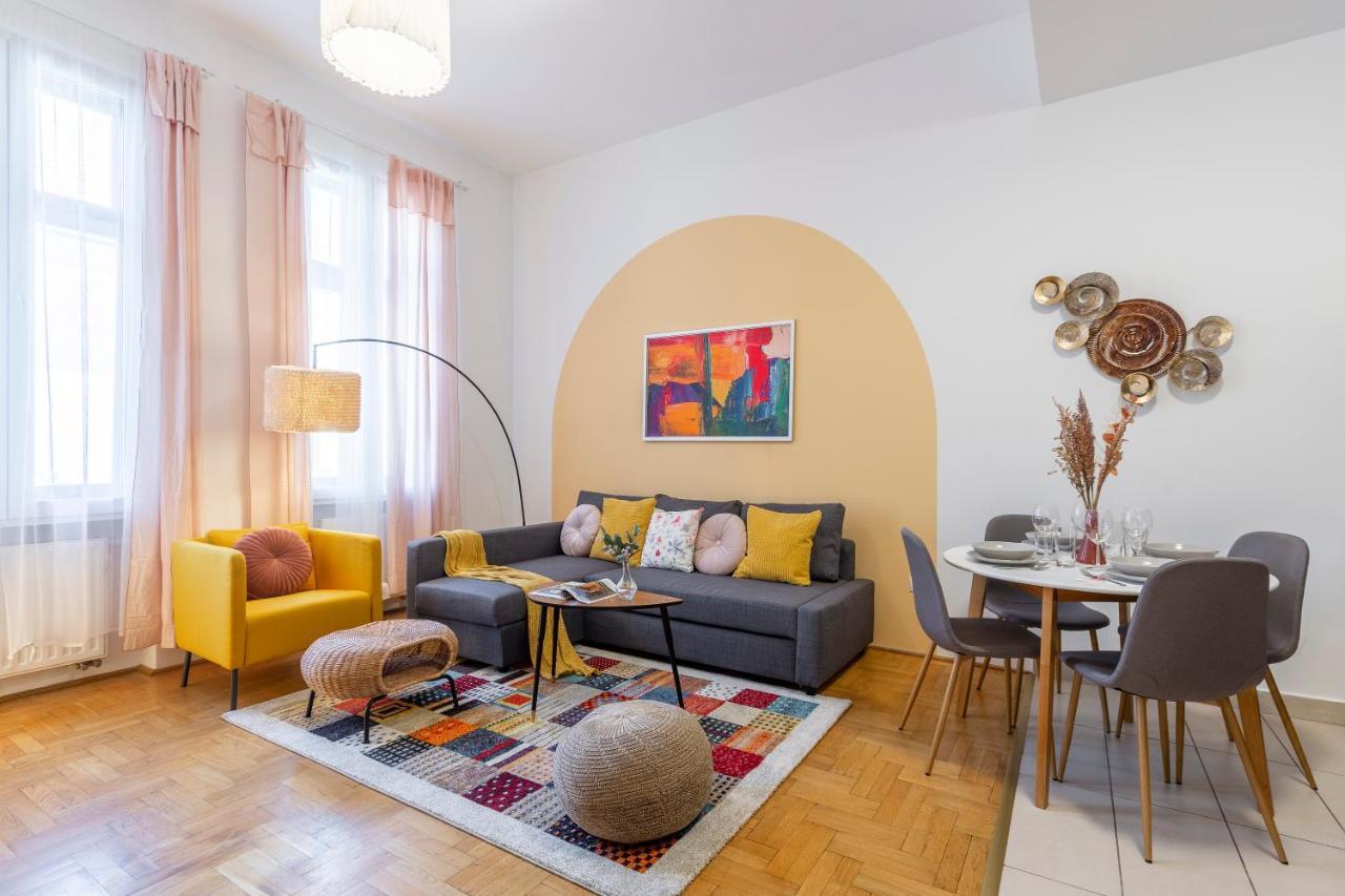 Cozy Home By Bella In The Heart Of Budapeste Exterior foto